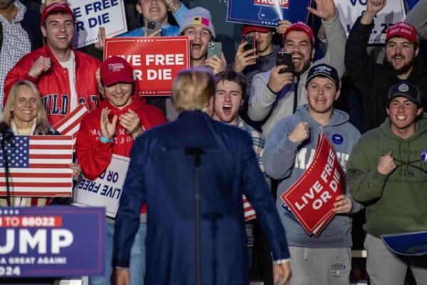 e路配资 从“你妈文学”到“纳粹礼”，特朗普阵营如何重塑美国话语权？